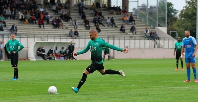 photo  le terrain de foot du stade jacques-fould à alençon (orne) est interdit d’utilisation jusqu’à dimanche 18 décembre 2022.  &copy;  archives ouest-france 