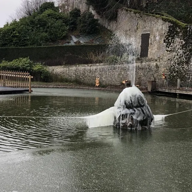 photo à bellême, une belle fontaine semi-gelée avec le froid.  ©  ouest-france