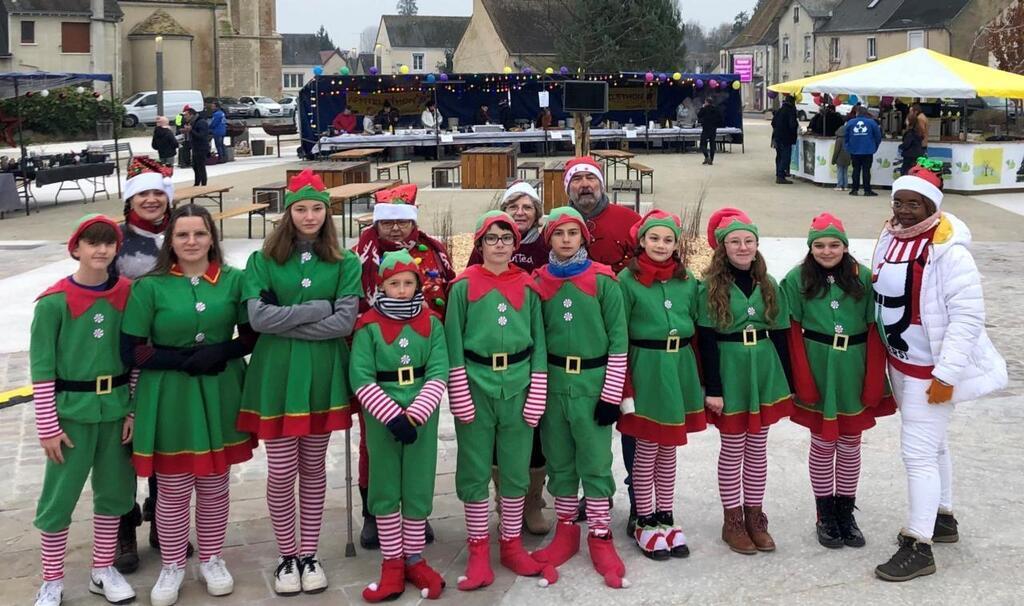 SaintMarslaBrière. Les lutins du conseil jeunes au marché de Noël