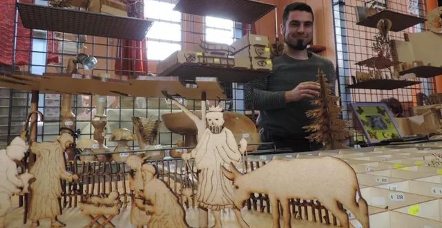 photo  chaque année, des créateurs exposent au marché de noël.  &copy;  archives ouest-france 