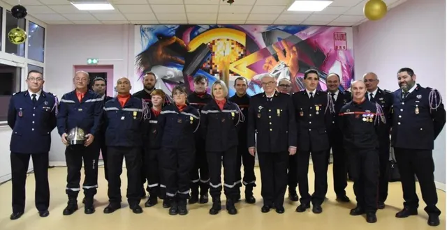 photo  des pompiers de saint-michel et bouloire mis à l’honneur.  &copy;  le maine libre 