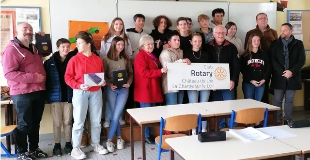 photo  à l’heure de la remise officielle des tablettes numériques, dans une des classes de l’établissement nazareth.  &copy;  le maine libre 
