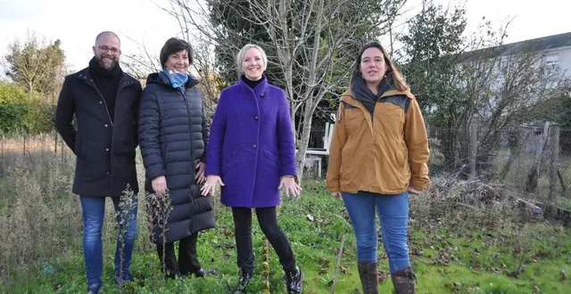 photo  kevin fossey, gérant de l’agence o2 à la flèche, mathilde, maman d’une enfant trisomique, amandine maubert, directrice déléguée, et floire-anne gardy, référente habitat inclusif et handicap.  &copy;  le maine libre 