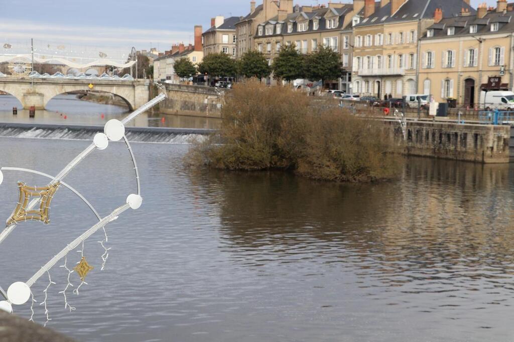 À Laval, Connaissez-vous Le Nom De La Petite île Entre Les Deux Ponts ...