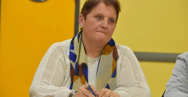 photo  carole bernard succède à christian pottier à la présidence du conseil de développement du pays du perche sarthois  &copy;  le maine libre 