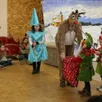 photo  les enfants de l’école publique massif de perseigne et de l’école sainte-jeanne-d’arc ont partagé un spectacle de noël offert par la collectivité. guillaume s’est entouré d’une petite fée, de rennes et de lutins, pour une participation active des enfants. 