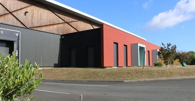 photo  la communauté de communes du pays fléchois veut se doter d’un nouveau bâtiment blanc.  &copy;  archives ouest-france 