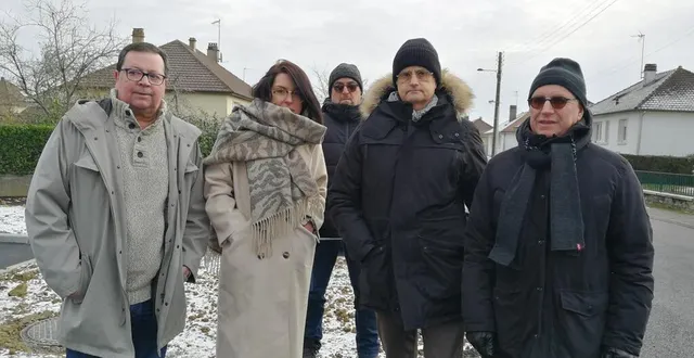 photo  louis wintenberger (2e à droite) et ses collaborateurs, carrefour rue de la libération et de la rue de verdun.  &copy;  ouest-france 