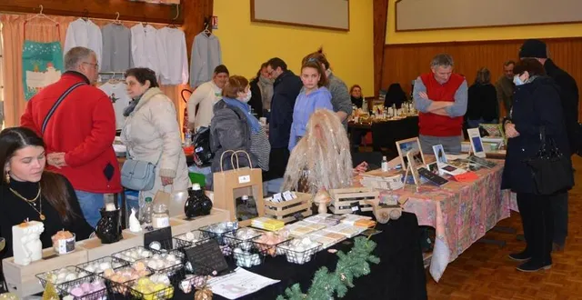 photo  samedi, à la salle polyvalente, le comité des fêtes a organisé un marché de noël.  &copy;  ouest-france 