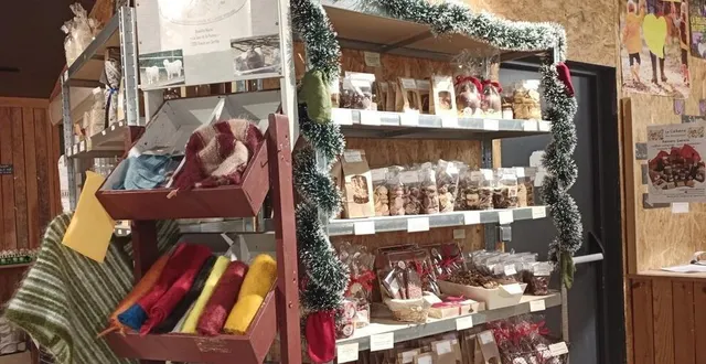 photo  à la cabane des producteurs de mareil-en-champagne (sarthe), des lainages aux chocolats, les idées à offrir ne manquent pas pour noël 2022  &copy;  ouest-france 