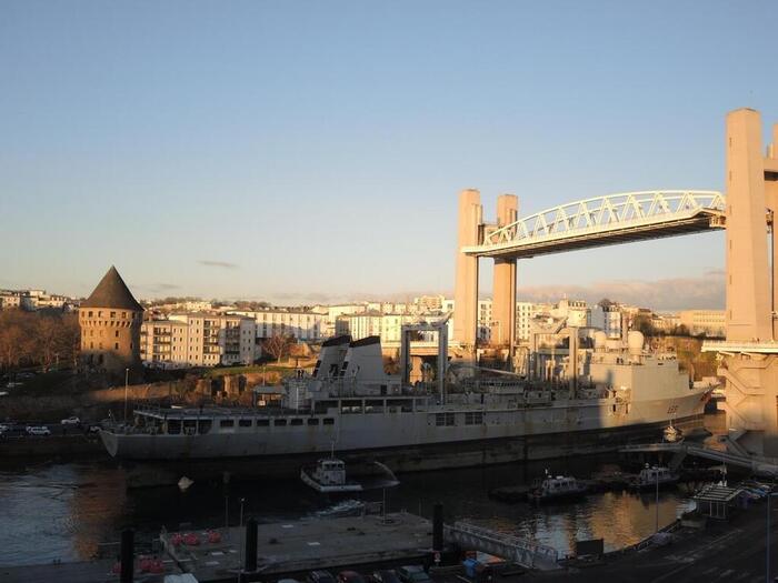 Brest. Nouvelle levée du pont de Recouvrance, mercredi 21 décembre
