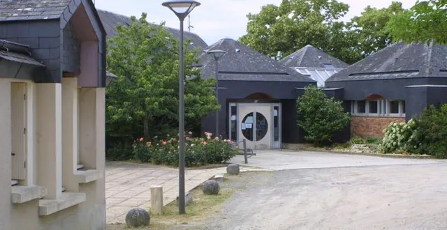 photo  passoire thermique, la salle chevrière n’est plus adaptée aux usages. une étude a été faite pour son devenir, et les associations pourraient déménager vers la future salle du artaud. 