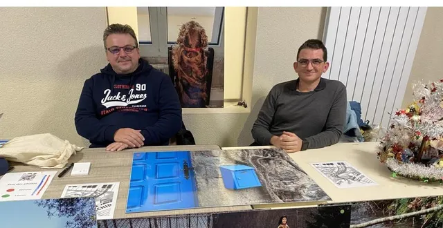 photo  gilles murail et jérôme paineau ont tenu le stand sur le marché de noël.  &copy;  le maine libre 