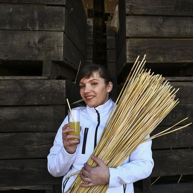 photo cassandra bourmault, agricultrice à luché-pringé et présidente de la société sas bourmault qui fabrique des pailles à boire en seigle, sous la marque végépaille.  ©  photo le maine libre - denis lambert