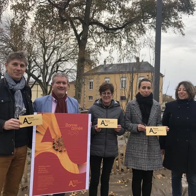 photo le président d’argentan intercom a présenté avec les élus et le service communication, le nouveau nom : terres d’argentan.  ©  ouest-france