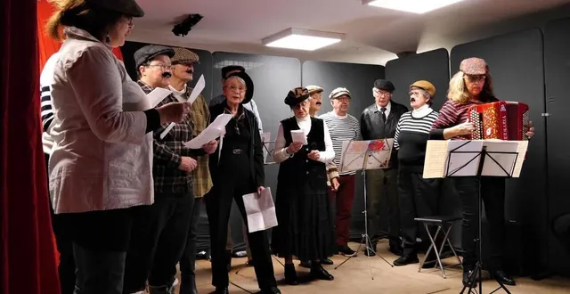 photo  tout le village s’est mobilisé pour rendre hommage à christiane tatham. ici, l’arsène chorale giroise.  &copy;  ouest-france 