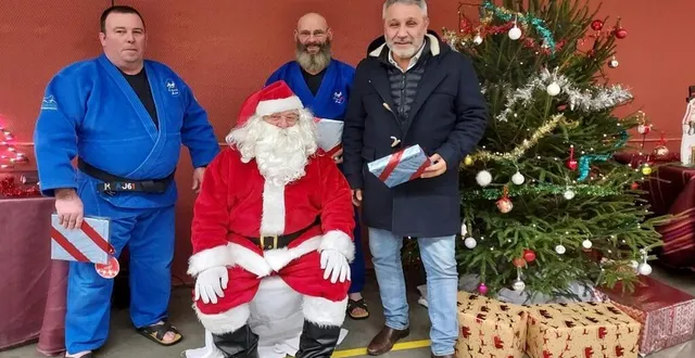 photo carrouges. le père noël n’est pas toujours celui qu’on croit 