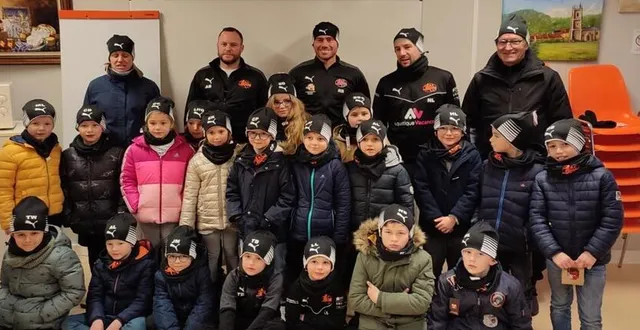 photo  chaque catégorie (ici les u9) a reçu des cadeaux pour fêter noël  &copy;  ml 