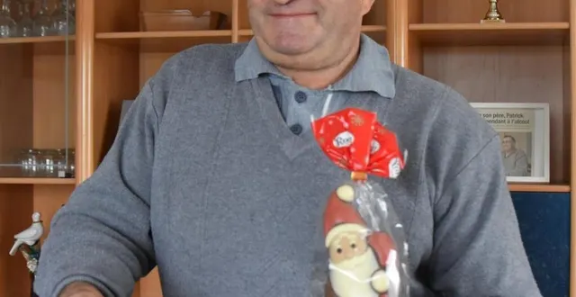 photo  patrick papin se fera un plaisir d’apporter un peu de rêve à un petit garçon du village.  &copy;  maine libre 