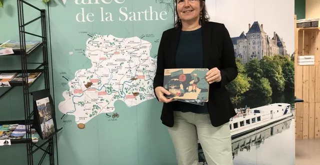 photo  catherine pauloin de l’office de tourisme vallée de la sarthe propose la dernière mouture du guide rando où l’on retrouve 37 circuits de randonnée dont 18 nouveautés.  &copy;  ouest-france 