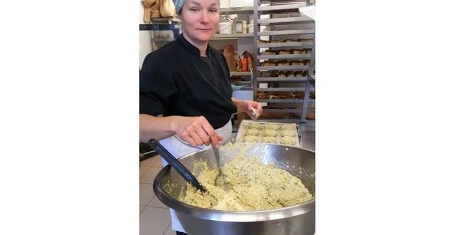 photo  fantine dans son laboratoire, en pleine préparation de croquants  &copy;  ouest-france 