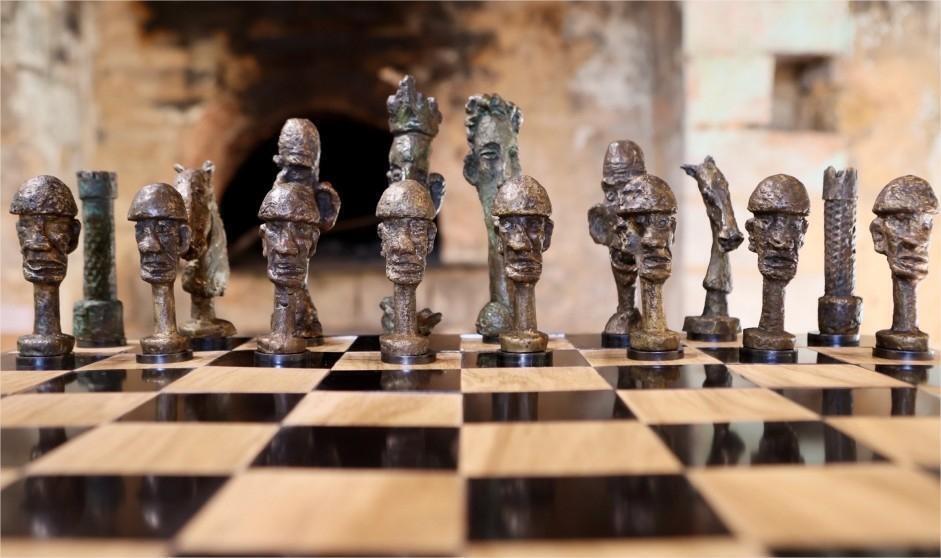 Un jeu d'échecs « exceptionnel et unique » mis en vente à 15 600 € par un  marchand - Le Mans.maville.com