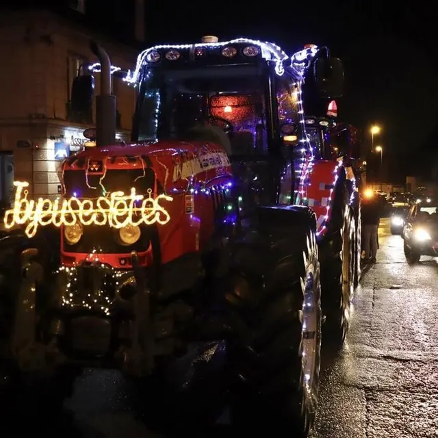 photo les tracteurs étaient décorés pour l’occasion, à argentan.  ©  ouest-france