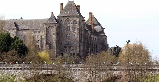 photo  l’abbaye saint-pierre de solesmes est le dernier lieu dans le pays sabolien où on a conservé la tradition de la messe de minuit.  &copy;  ouest france archives 