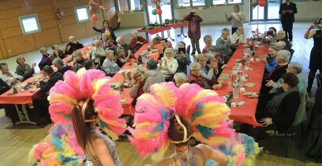 photo  quatre chanteurs et danseurs de la compagnie « d’ores et déjà » ont présenté un spectacle haut en couleur.  &copy;  le maine libre 