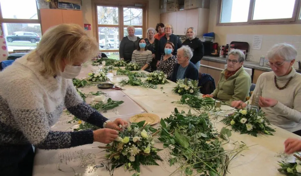 SainteMèreÉglise. Une composition florale pour orner la table des