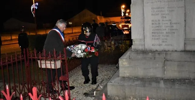 photo  dépôt de gerbe par francis coulon, maire de st-symphorien.  &copy;  le maine libre 