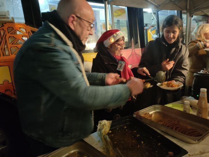 200 repas et des cadeaux distribués aux sans-abri par les Restos du Cœur à Nantes - La Roche sur 