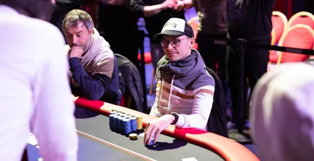 photo  raphaël bobet lors d’un tournoi. le jeune homme s’est qualifié le 1er décembre 2022 pour les internationaux de poker à las vegas.  &copy;  winamax 