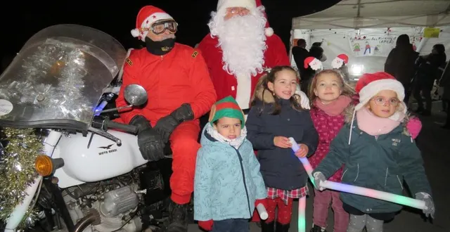 photo  la rencontre avec le père noël reste un moment de bonheur pour les enfants.  &copy;  le maine libre 