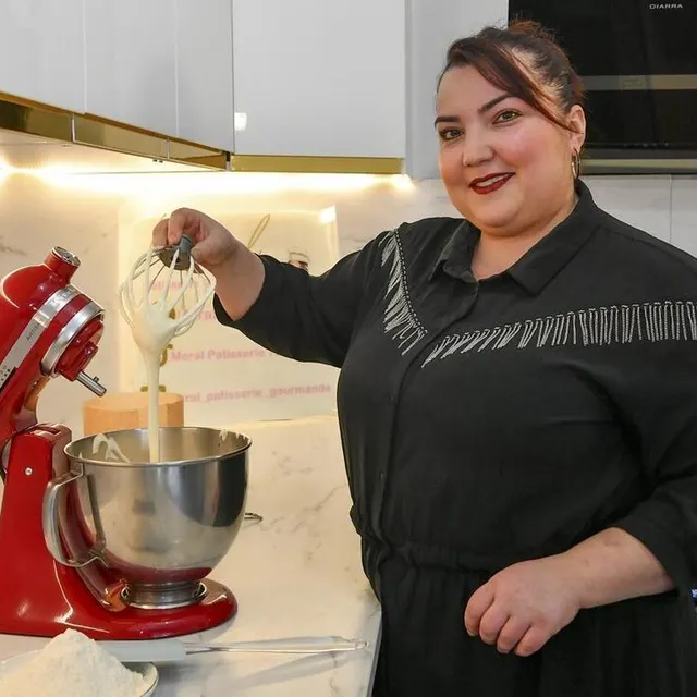 photo meral a su fédérer une communauté autour d’elle et ses pâtisseries sur instagram et tiktok.  ©  le maine libre – yvon loue