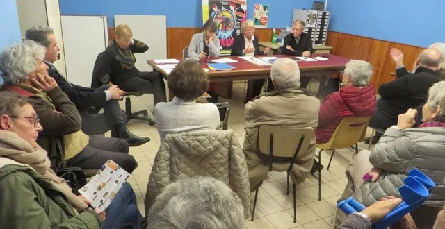 photo  une vingtaine de cinéphiles étaient présents pour l’assemblée générale du ciné-club du perche rémalardais.  &copy;  ouest-france 