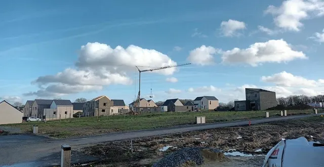photo  stimulée par une forte demande dans l’agglomération d’angers, saint-lambert-la-potherie est en chantier permanent depuis des années. ici, le quartier de gagné qui comptera 20 logements : treize appartements semi-collectifs et sept logements individuels.  &copy;  ouest-france 