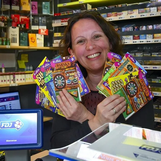 Deux gros gains ont été gagnés en 2022 dans le café de Stéphanie Rameau à Saint-Mars-la-Brière : 1 million d’euros en janvier, et 300 000  € en avril archives Le Maine Libre photo deux gros gains ont été gagnés en 2022 dans le café de stéphanie rameau à saint-mars-la-brière : 1 million d’euros en janvier, et 300 000  € en avril © archives le maine libre