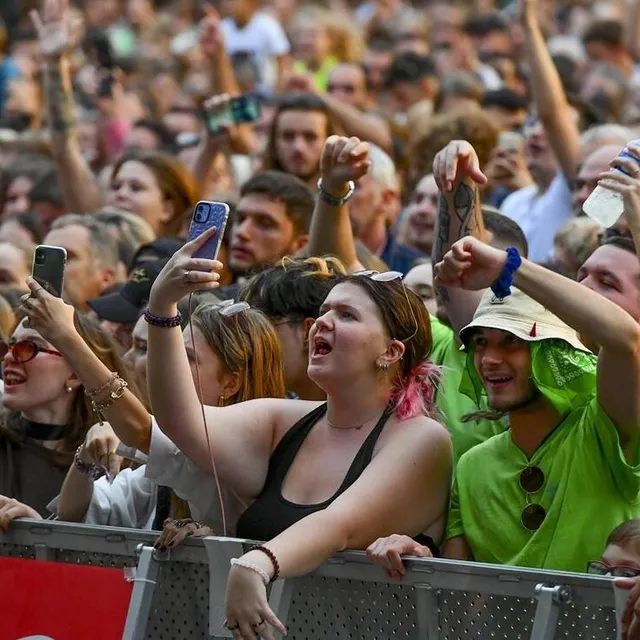 Le 6 septembre, 30 000 spectateurs sont rassemblés place des Jacobins pour le concert gratuit du Tour Vibration avec Juliette Armanet, Soprano, Christophe Willem… archives Le Maine Libre Yvon Loué photo le 6 septembre, 30 000 spectateurs sont rassemblés place des jacobins pour le concert gratuit du tour vibration avec juliette armanet, soprano, christophe willem… © archives le maine libre yvon loué