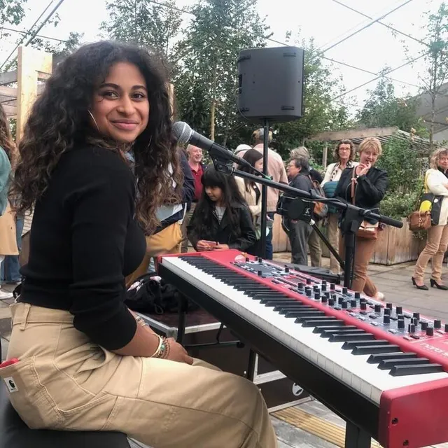 Le 24 septembre, la chanteuse sarthoise Bakoro a conquis le public de Forever young. archives photo le 24 septembre, la chanteuse sarthoise bakoro a conquis le public de forever young. © archives