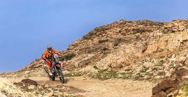 photo  guillaume chollet, sur sa ktm, lors de la première étape du dakar motos 2023, dimanche 1er janvier.  &copy;  dakar 