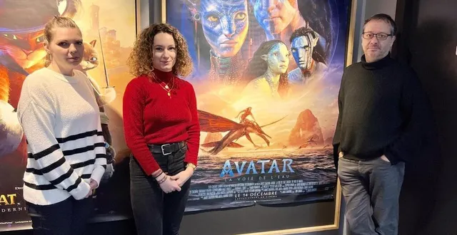 photo  avatar 2, le film qui explose les scores et sauve la fin d’année du cinéma le kid de la flèche, avec ses plus de 4 000 entrées en deux semaines. de gauche à droite, une partie de l’équipe du cinéma, fantine roques, manon bernard et patrice guittet.  &copy;  ouest-france 