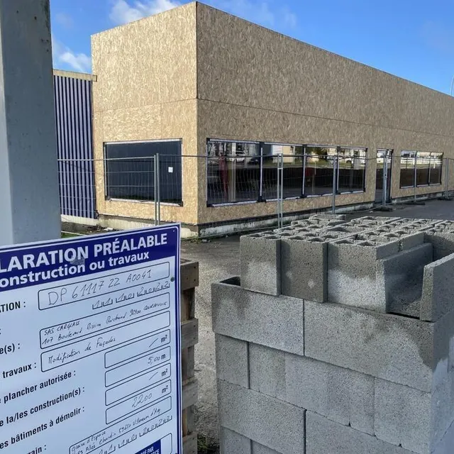 photo c’est dans ces locaux auparavant occupés par la salle de sport moving, à condé-sur-sarthe, que carglass va s’installer dans quelques mois.  ©  ouest-france