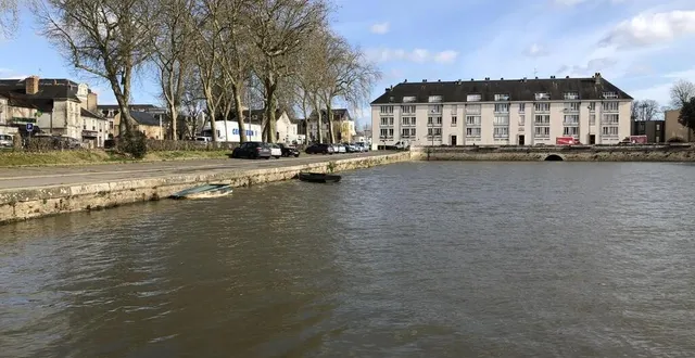 photo  les travaux de refonte du port luneau, à la flèche, seront échelonnés et commenceront par la création d’un espace de promenade au bord du loir.  &copy;  archives ouest-france 
