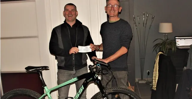 photo  samuel radigue, président du vélo-club bélinois et thierry levoyé, référent local pour l’association apex, qui vient en aide aux victimes d’exstrophie vésicale.  &copy;  ouest-france 