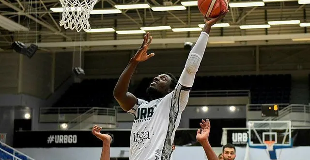 photo  sekou coundé a été précieux en inscrivant 25 points.  &copy;  archives ouest-france 