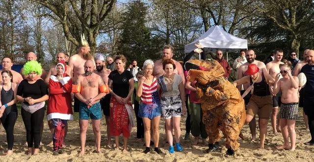 photo  record battu pour les frigomarçonnais ce dimanche 8 janvier 2023 au lac des varennes à marçon.  &copy;  le maine libre 