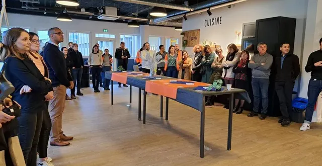 photo  des salariés sont venus féliciter leurs collègues pour l’obtention de leurs médailles d’ancienneté au sein de ltr industries, usine de tabac reconstitué à spay (sarthe).  &copy;  ouest-france 