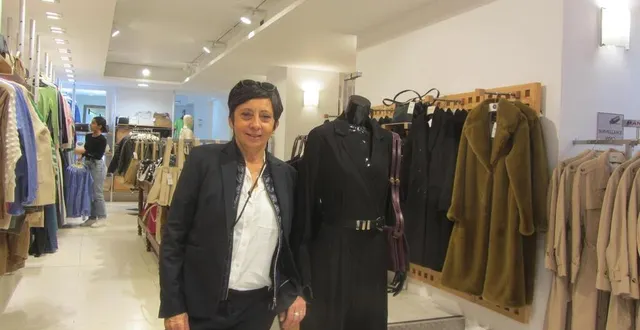 photo  après 45 ans de vie dans le commerce rue lenepveu, brigitte goupil est encore présente dans sa boutique mango jusqu’à la fermeture définitive, le 15 janvier.  &copy;  ouest-france 