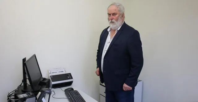 photo  après avoir réservé un espace confidentiel au sein de la msap, andré trottet, ne cache pas son impatience au traitement des cartes d’identité et passeports.  &copy;  ouest-france 